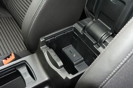 2015款福特福克斯两厢1.6L手动风尚型
