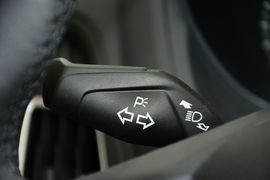 2015款福特福克斯两厢1.6L手动风尚型