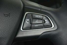 2015款福特福克斯两厢1.6L手动风尚型