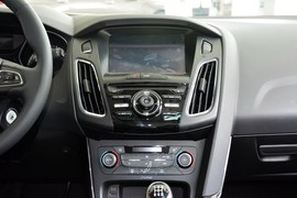 2015款福特福克斯两厢1.6L手动风尚型