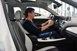 2016款宝马118i都市设计套装