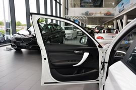 2016款宝马118i都市设计套装