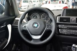 2016款宝马118i都市设计套装