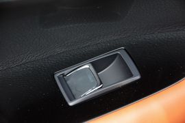 2016款雷克萨斯LX570尊贵豪华版