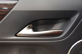 2016款雷克萨斯LX570尊贵豪华版