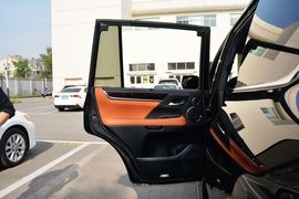 2016款雷克萨斯LX570尊贵豪华版