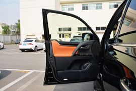 2016款雷克萨斯LX570尊贵豪华版