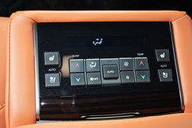 2016款雷克萨斯LX570尊贵豪华版