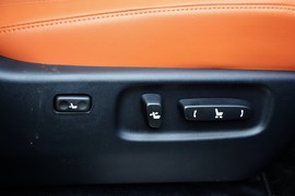 2016款雷克萨斯LX570尊贵豪华版