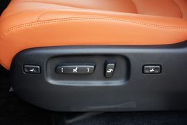 2016款雷克萨斯LX570尊贵豪华版