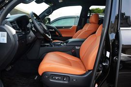 2016款雷克萨斯LX570尊贵豪华版