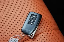 2016款雷克萨斯LX570尊贵豪华版