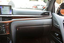 2016款雷克萨斯LX570尊贵豪华版