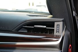 2016款雷克萨斯LX570尊贵豪华版