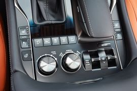 2016款雷克萨斯LX570尊贵豪华版