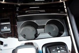 2016款雷克萨斯LX570尊贵豪华版