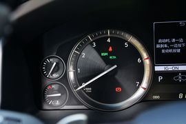 2016款雷克萨斯LX570尊贵豪华版