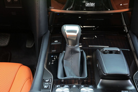 2016款雷克萨斯LX570尊贵豪华版