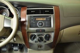 2010款东风日产骊威劲逸版1.8XE手动标准型