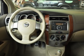 2010款东风日产骊威劲逸版1.8XE手动标准型