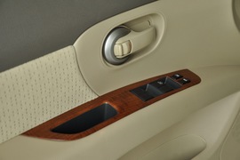 2010款东风日产骊威劲逸版1.8XE手动标准型