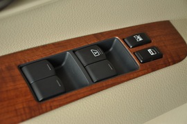 2010款东风日产骊威劲逸版1.8XE手动标准型