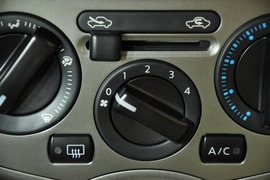 2010款东风日产骊威劲逸版1.8XE手动标准型