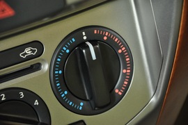 2010款东风日产骊威劲逸版1.8XE手动标准型