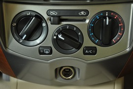 2010款东风日产骊威劲逸版1.8XE手动标准型
