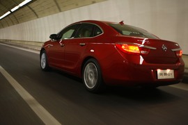 2010款别克英朗GT1.8试驾