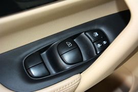 2014款日产奇骏2.5L