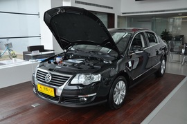 2011款迈腾1.8TSI豪华黑内饰版