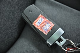 2011款迈腾1.8TSI豪华黑内饰版