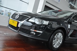 2011款迈腾1.8TSI豪华黑内饰版