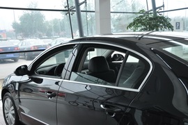 2011款迈腾1.8TSI豪华黑内饰版