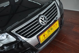 2011款迈腾1.8TSI豪华黑内饰版