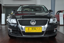 2011款迈腾1.8TSI豪华黑内饰版