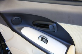现代伊兰特1.6手动舒适版