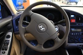 现代伊兰特1.6手动舒适版
