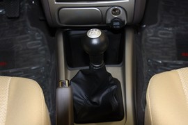 现代伊兰特1.6手动舒适版