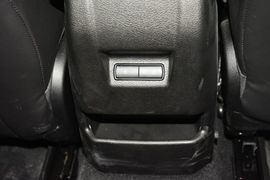 2015款福特福克斯三厢EcoBoost