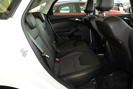 2015款福特福克斯三厢EcoBoost