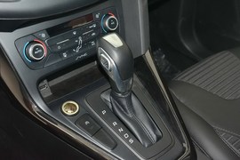 2015款福特福克斯三厢EcoBoost