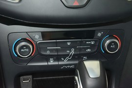 2015款福特福克斯三厢EcoBoost