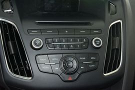 2015款福特福克斯三厢EcoBoost