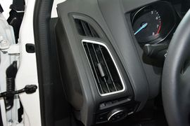 2015款福特福克斯三厢EcoBoost