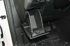2015款福特福克斯三厢EcoBoost