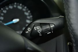 2015款福特福克斯三厢EcoBoost