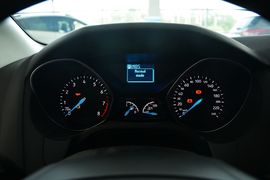 2015款福特福克斯三厢EcoBoost