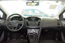 2015款福特福克斯三厢EcoBoost
